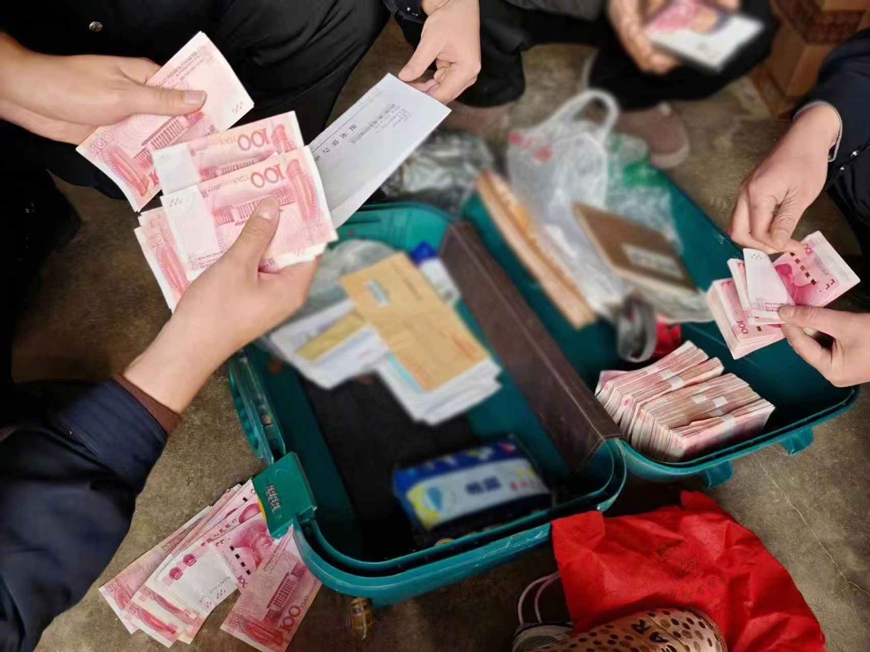 最新带现金几十万能过安检方法分析(最方便真实的保山携带现金过安检有具体规定吗方法)